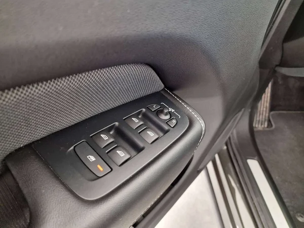 Volvo XC60 (2021) — foto 2 van 17