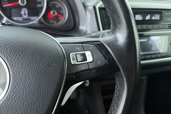 Volkswagen Up! (2021) — foto 7 van 20