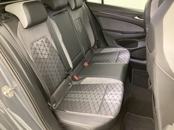 VOLKSWAGEN Golf VIII SW (2024) — foto 24 van 36
