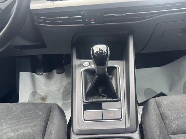 VOLKSWAGEN Golf VIII (2021) — foto 2 van 16