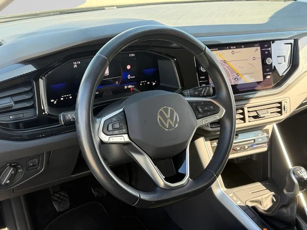 VOLKSWAGEN Polo (2023) — foto 2 van 21