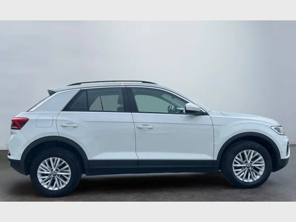 Volkswagen T-Roc (2022) — foto 26 van 29