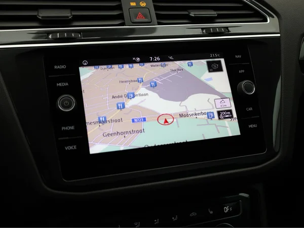VOLKSWAGEN Tiguan (2019) — foto 11 van 22