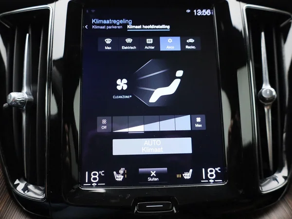 Volvo XC60 (2021) — foto 18 van 43