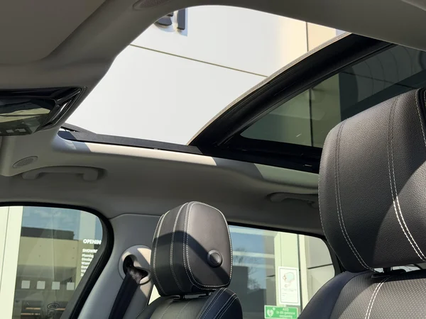 Land Rover Range Rover Velar (2022) — foto 18 van 28
