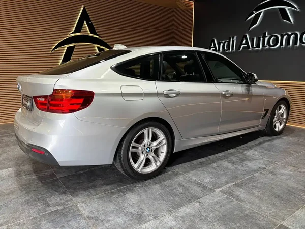 Bmw 318 (2014) — foto 16 van 24