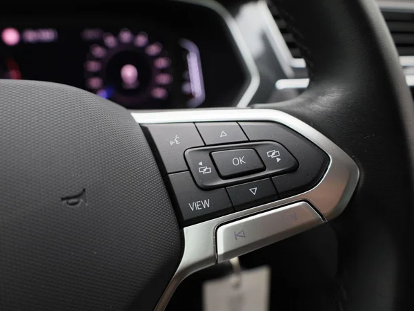 Volkswagen Tiguan (2023) — foto 17 van 43