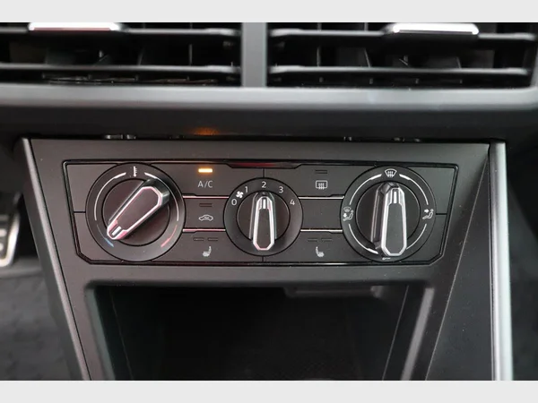 VOLKSWAGEN Taigo (2024) — foto 16 van 26