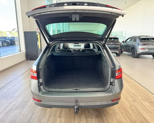 Skoda Superb (2022) — foto 4 van 30