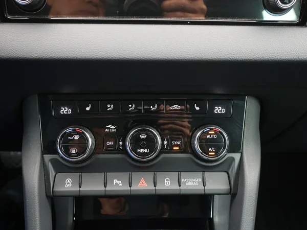Škoda Karoq (2022) — foto 13 van 24