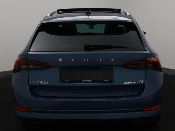 SKODA Octavia Combi PHEV (2021) — foto 4 van 32