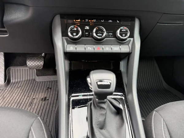 SKODA Karoq (2024) — foto 4 van 23