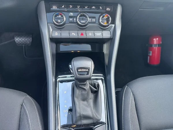 SKODA Karoq (2025) — foto 7 van 23