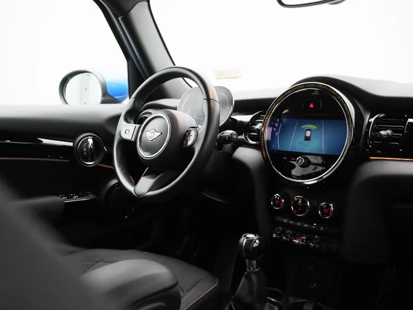 MINI One (2022) — foto 25 van 37