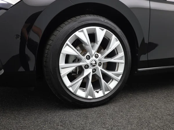 SKODA Superb SW (2024) — foto 4 van 23