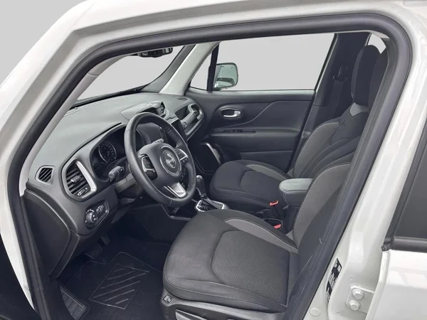 Jeep Renegade (2023) — foto 18 van 19