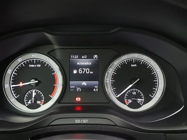 Škoda Karoq (2021) — foto 10 van 25