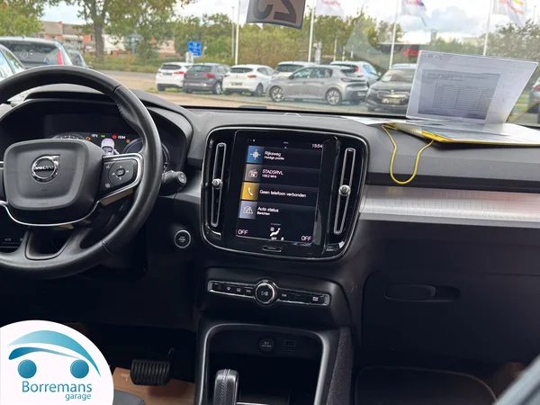 Volvo XC-40 (2020) — foto 2 van 44
