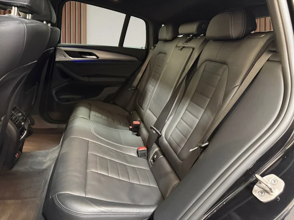BMW X4 (2021) — foto 18 van 30