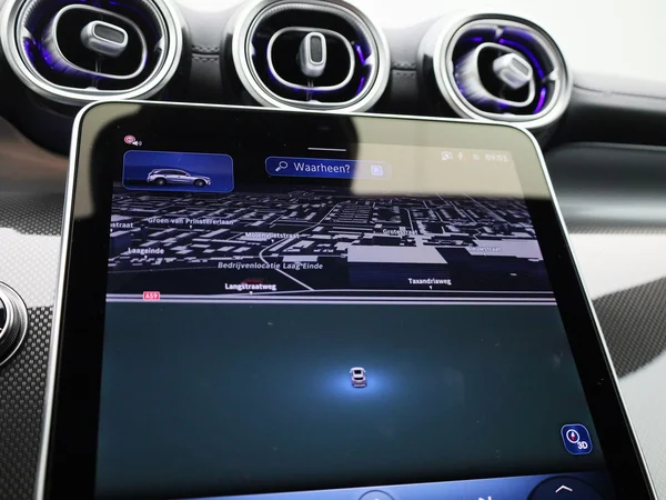 Mercedes-Benz GLC (2025) — foto 9 van 46