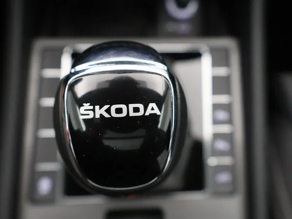 Škoda Superb (2024) — foto 10 van 34