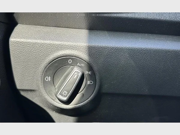 Volkswagen T-Roc (2019) — foto 17 van 26
