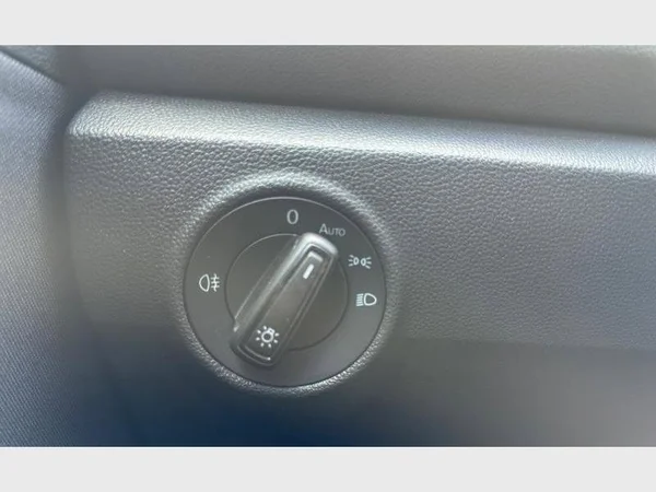 Volkswagen T-Roc (2023) — foto 17 van 24