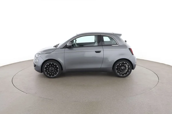 Fiat 500e (2022) — foto 9 van 16