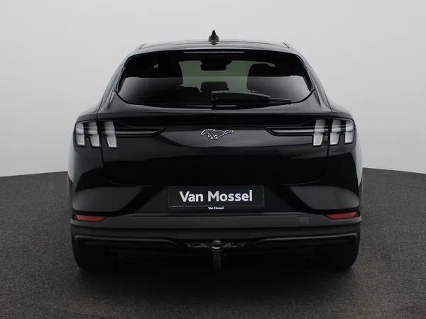 Ford Mustang Mach-E (2023) — foto 37 van 41