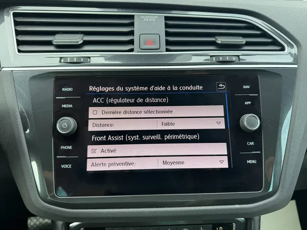 Volkswagen Tiguan (2019) — foto 8 van 24