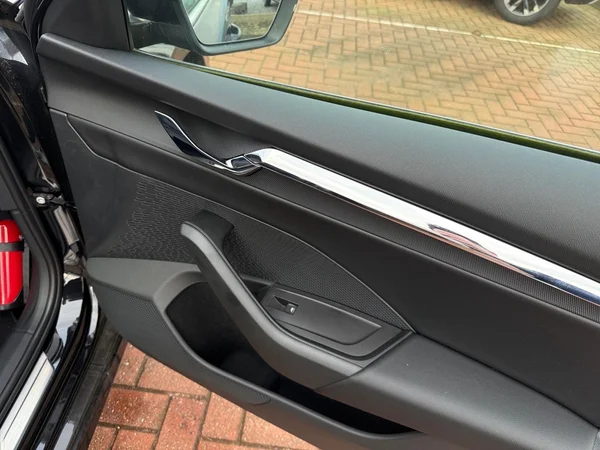 SKODA Octavia Combi (2024) — foto 6 van 20