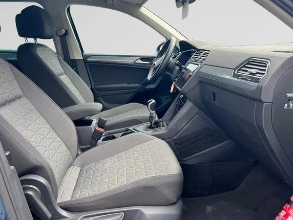 VOLKSWAGEN Tiguan (2023) — foto 3 van 18