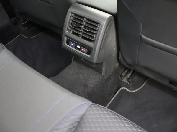 Volkswagen Golf (2021) — foto 17 van 28