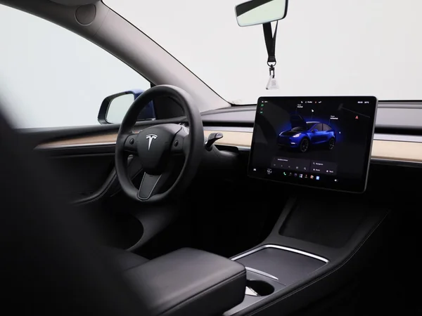 Tesla Model Y (2023) — foto 31 van 43