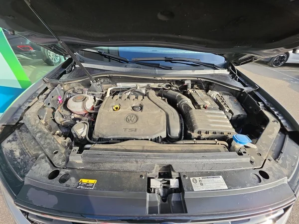 VOLKSWAGEN Tiguan (2019) — foto 15 van 24