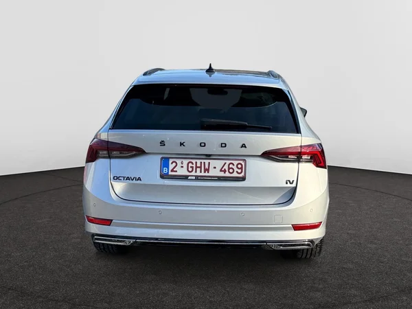 SKODA Octavia Combi (2024) — foto 13 van 16