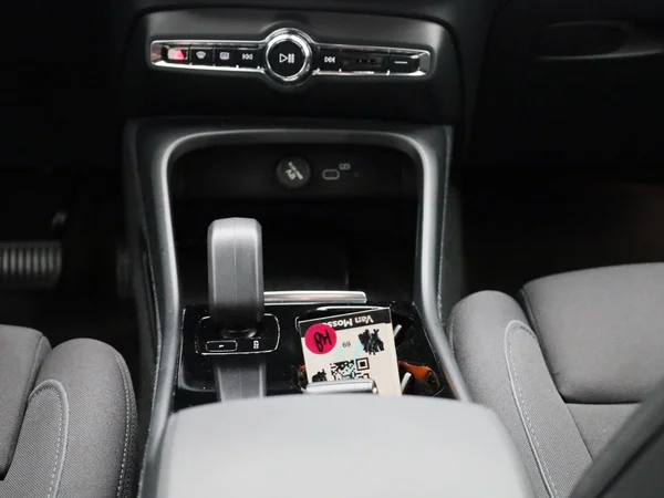 Volvo XC40 (2023) — foto 2 van 45