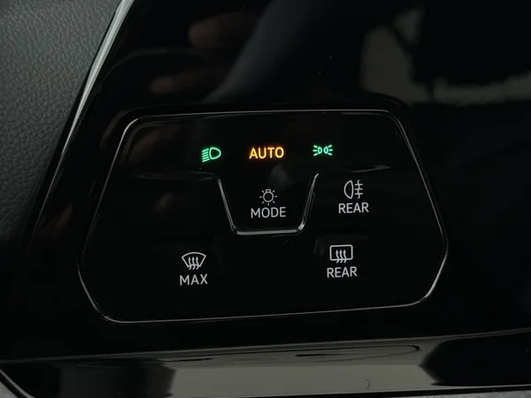 VOLKSWAGEN Golf (2022) — foto 19 van 28