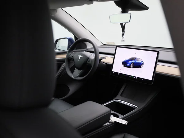 Tesla Model Y (2023) — foto 4 van 52