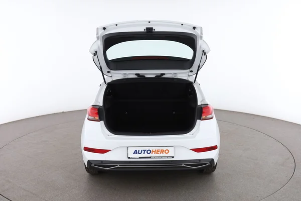 Hyundai i30 (2023) — foto 7 van 16