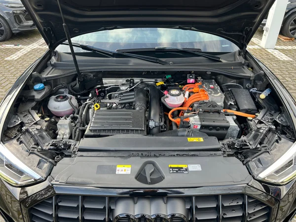 AUDI Q3 PHEV (2022) — foto 15 van 24