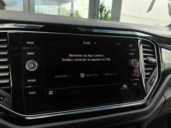 Volkswagen T-Roc (2020) — foto 4 van 24