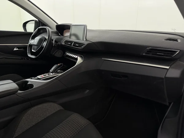 PEUGEOT 5008 (2020) — foto 3 van 23