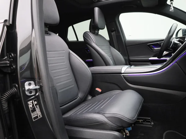 Mercedes-Benz GLC (2024) — foto 36 van 55