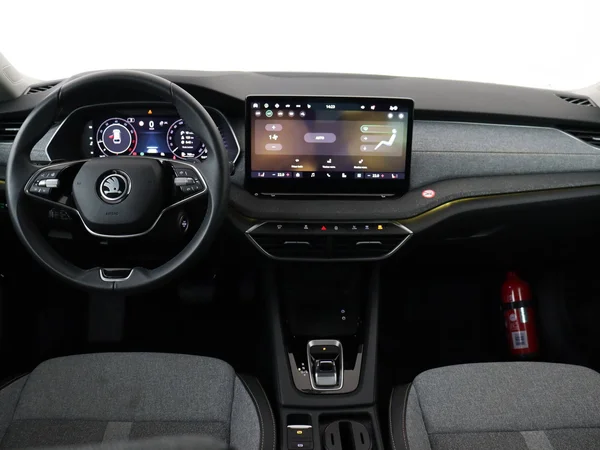 SKODA Octavia Combi (2024) — foto 16 van 19