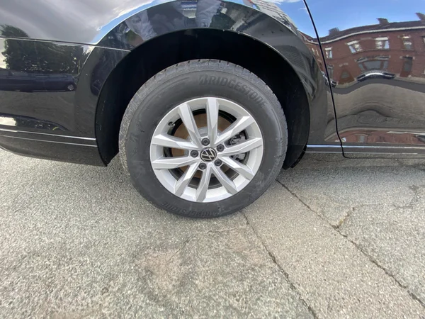 VOLKSWAGEN Passat Variant (2024) — foto 14 van 19