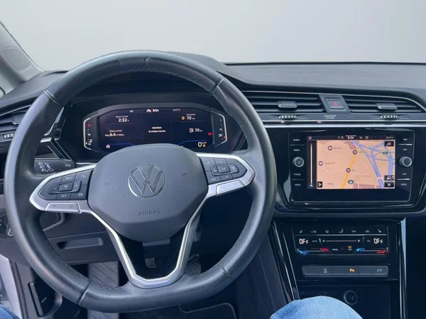 VOLKSWAGEN Touran Dsl (2024) — foto 2 van 26