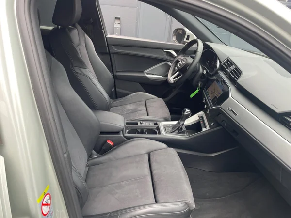 AUDI Q3 Sportback (2024) — foto 8 van 21