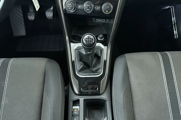 Volkswagen T-Roc (2019) — foto 4 van 21