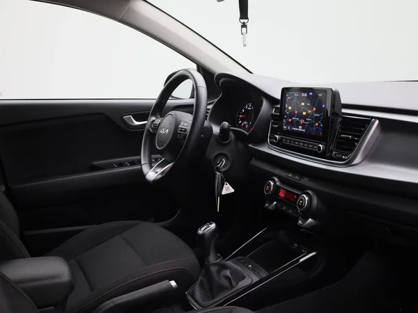 Kia Rio (2023) — foto 24 van 35